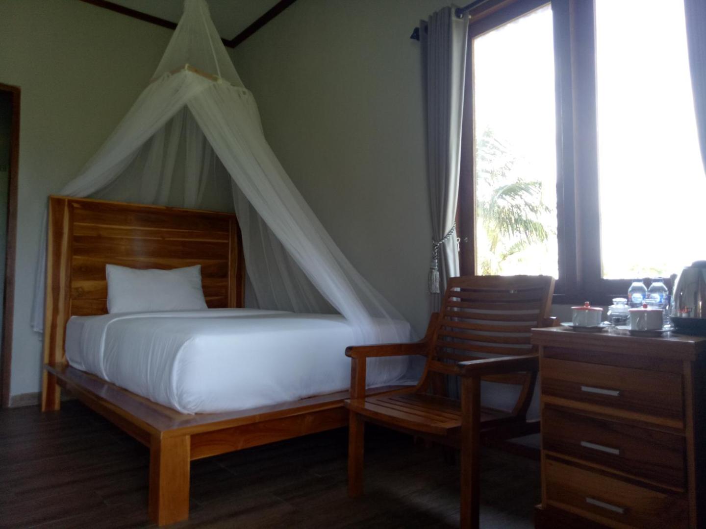 Emir Surfcamp