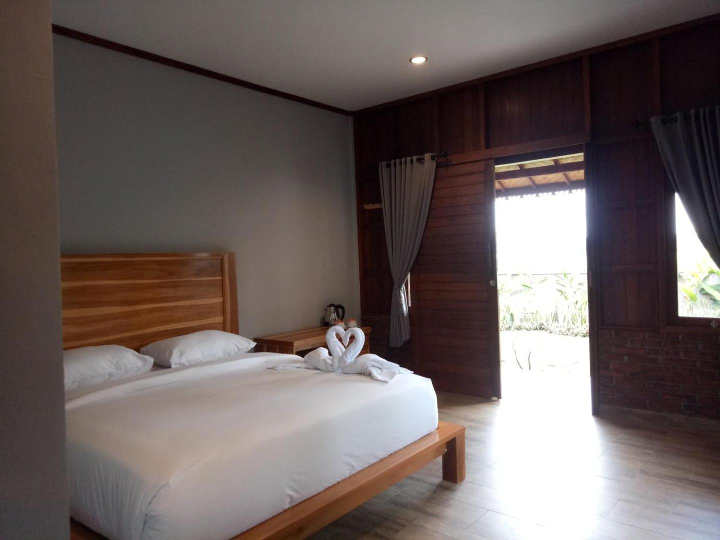 Emir Surfcamp
