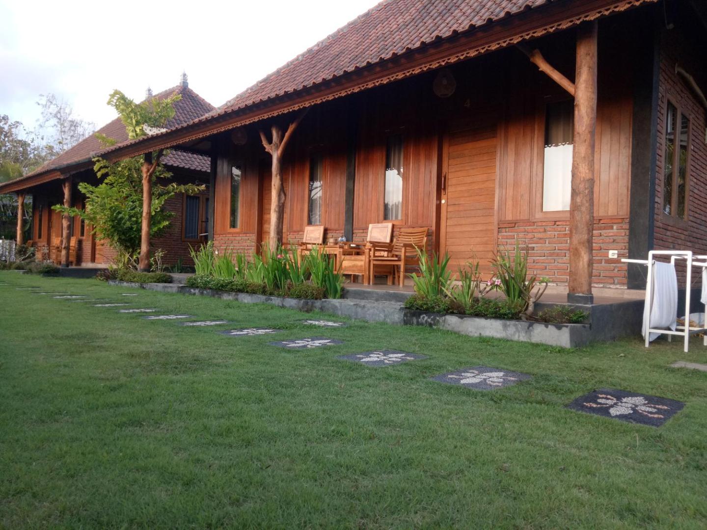 Emir Surfcamp