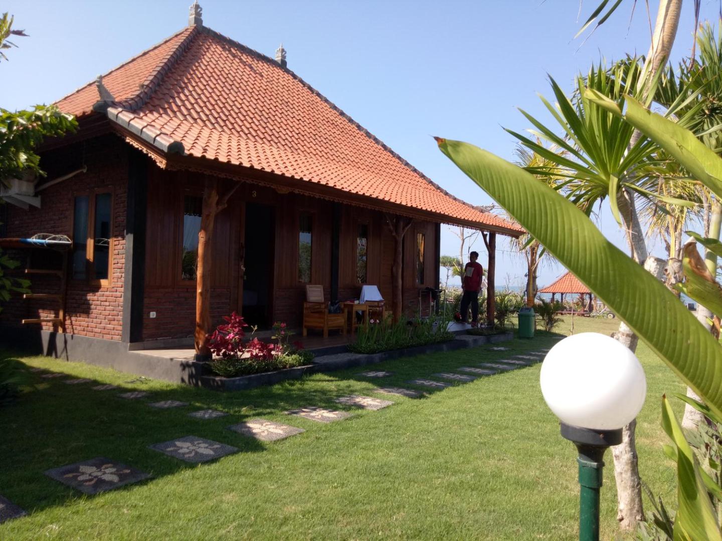 Emir Surfcamp