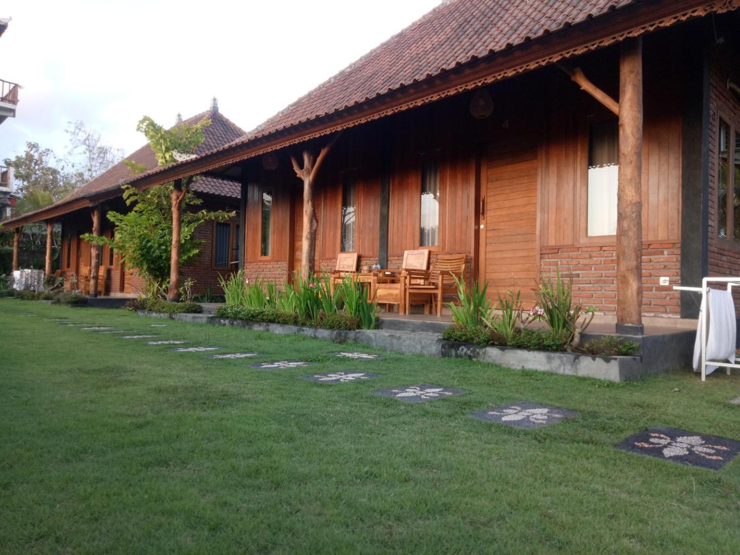 Emir Surfcamp