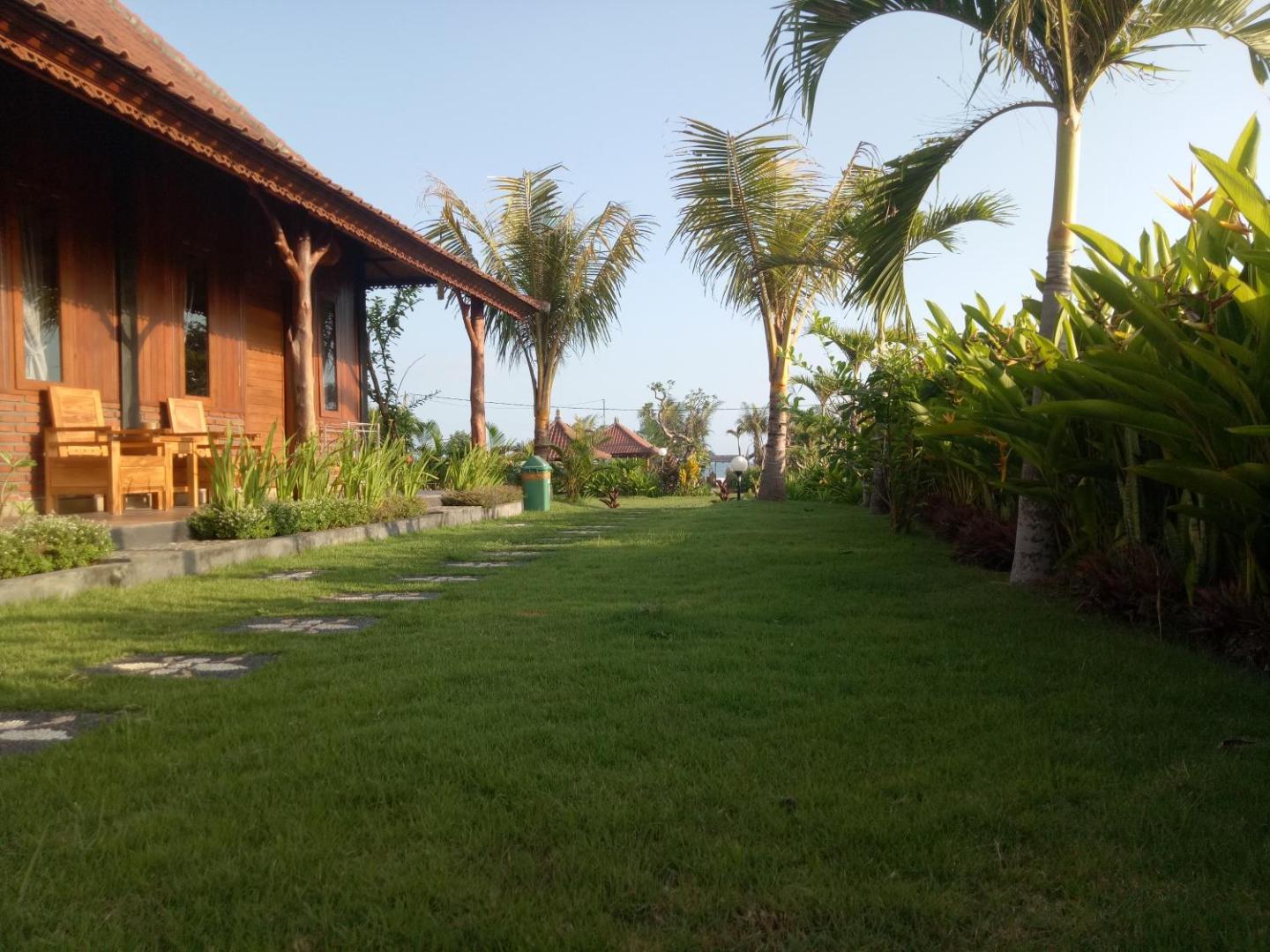 Emir Surfcamp