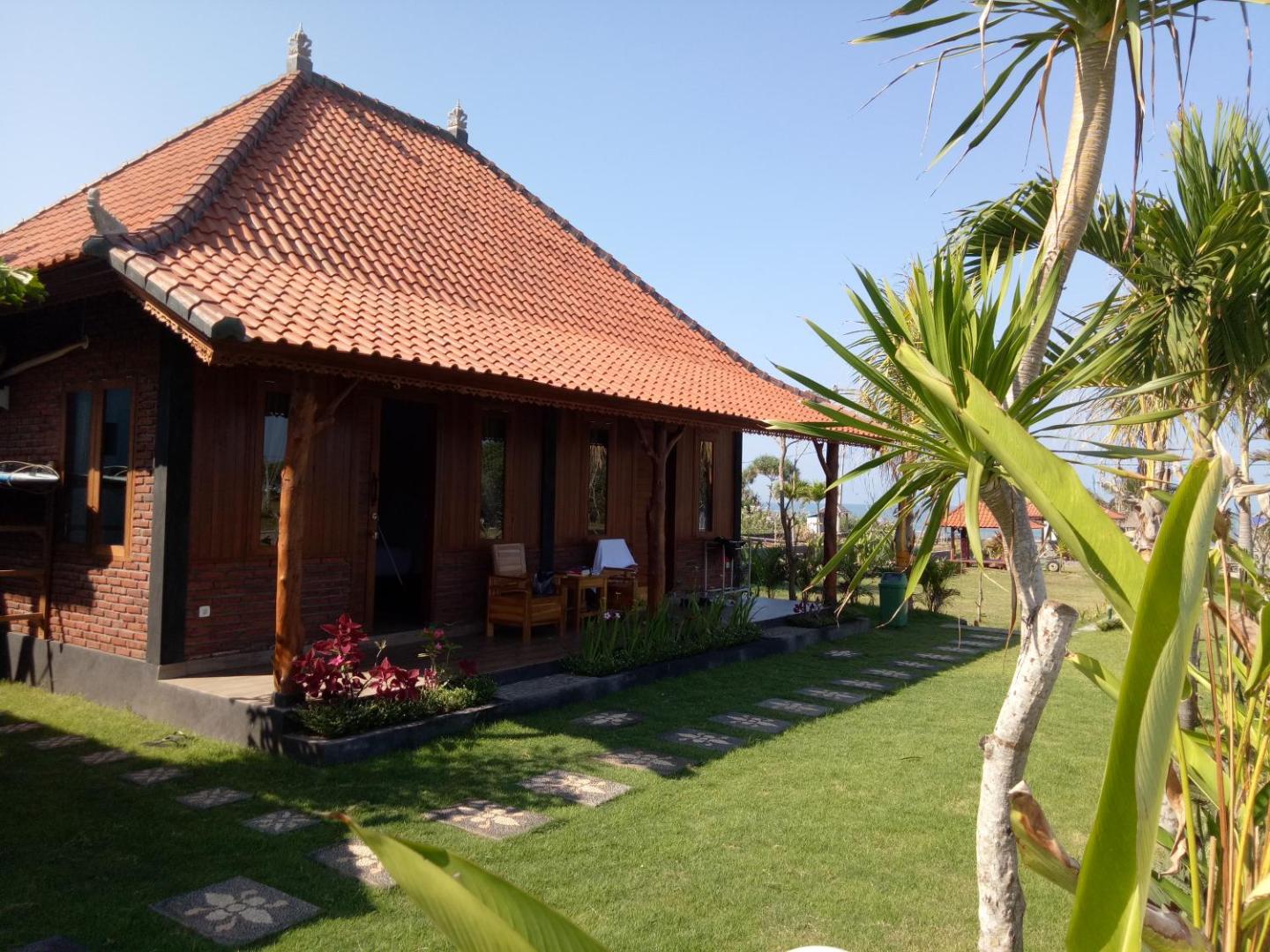 Emir Surfcamp