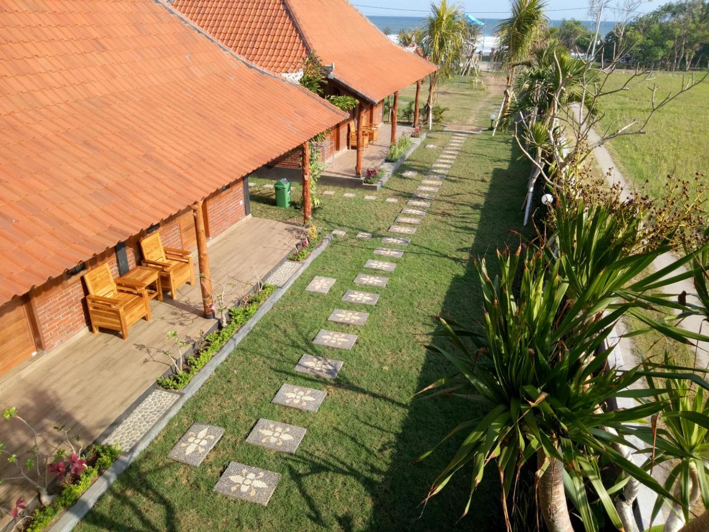 Emir Surfcamp