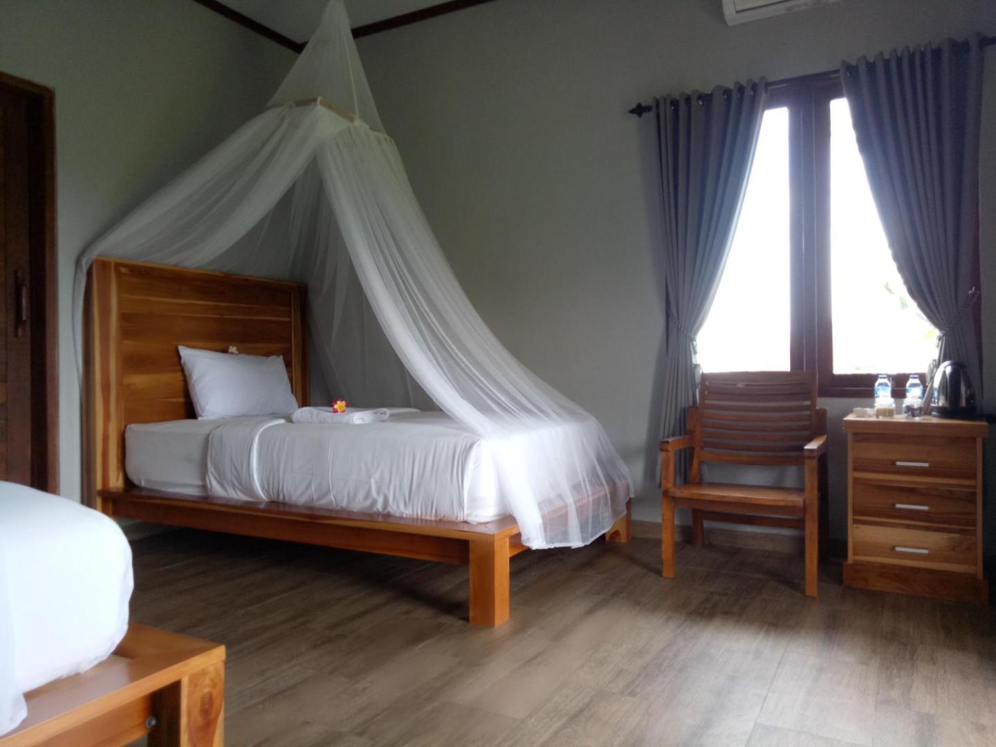 Emir Surfcamp