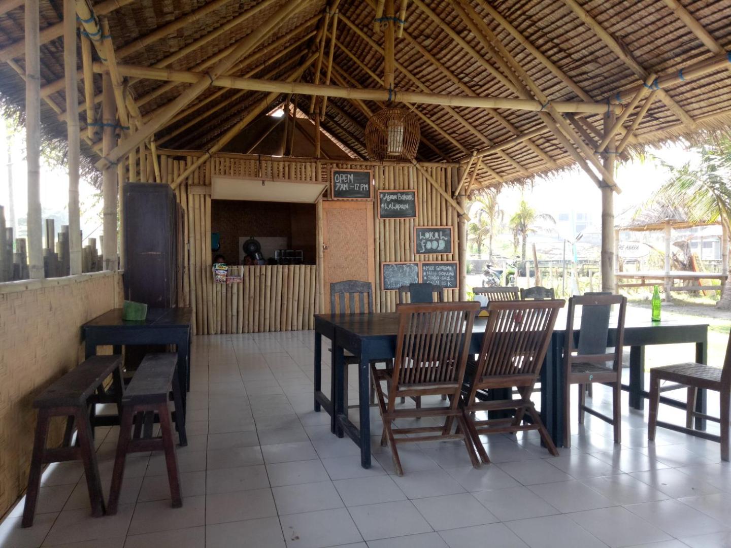 Emir Surfcamp