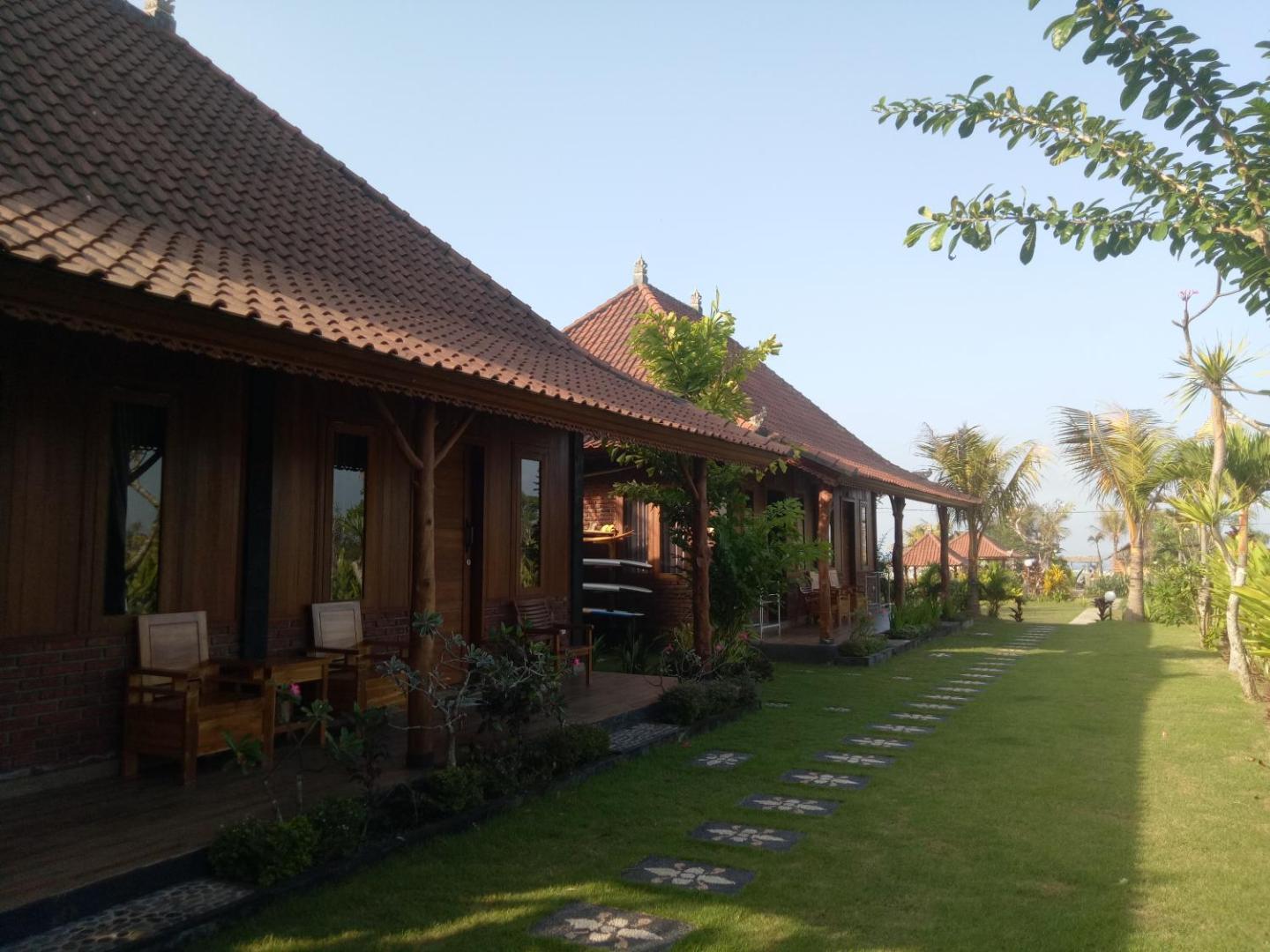Emir Surfcamp
