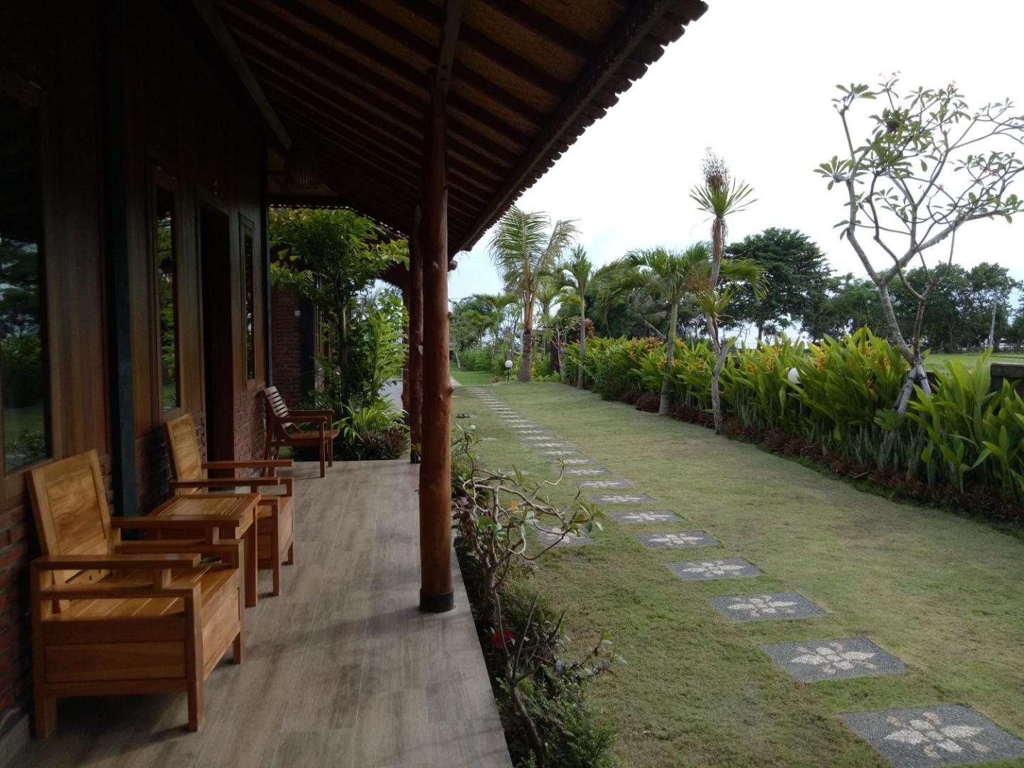 Emir Surfcamp