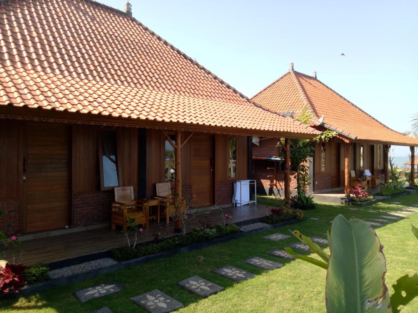 Emir Surfcamp