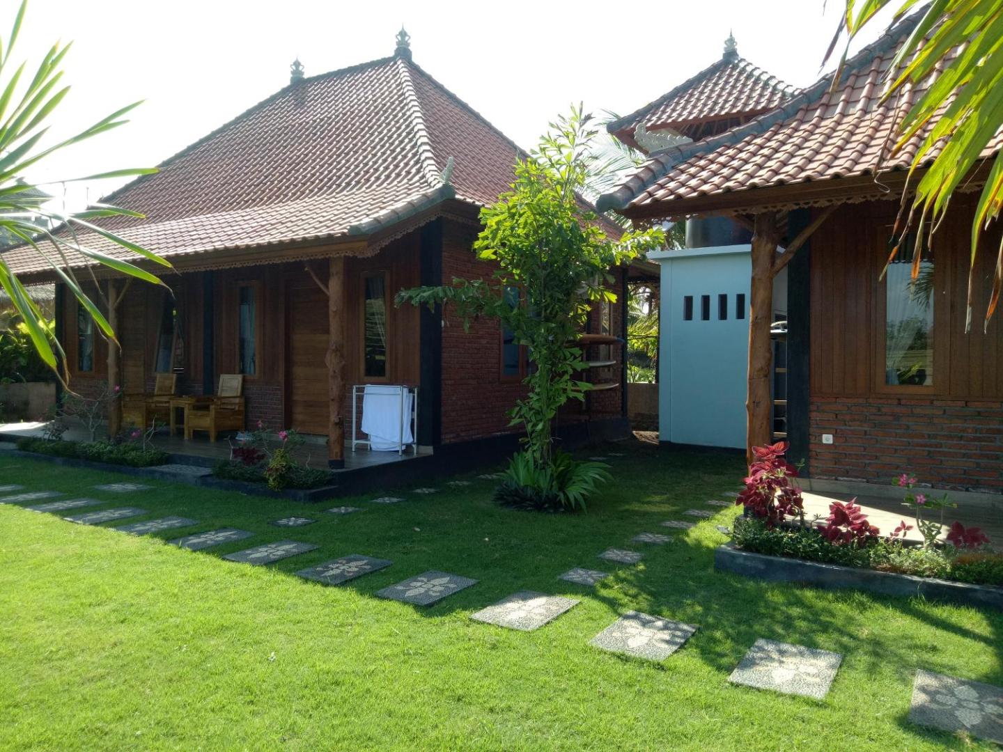 Emir Surfcamp