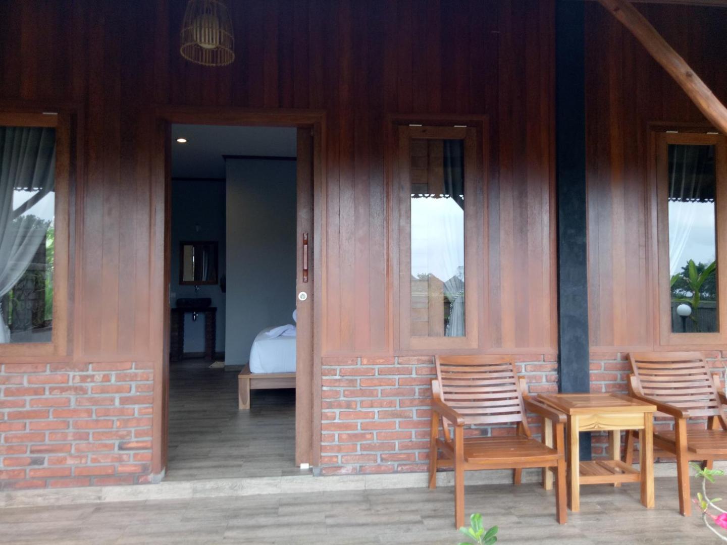 Emir Surfcamp