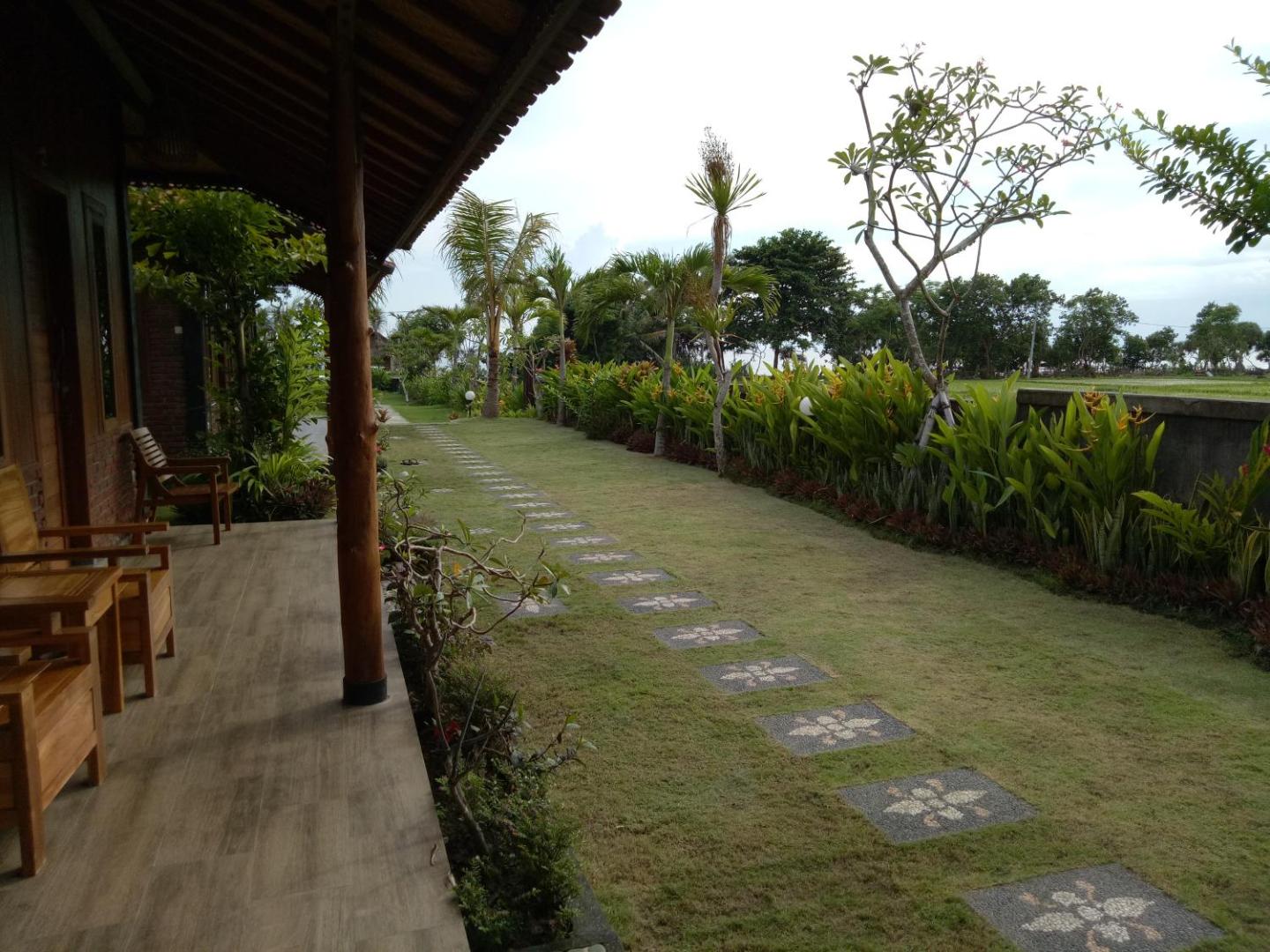 Emir Surfcamp