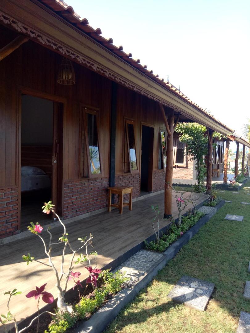 Emir Surfcamp