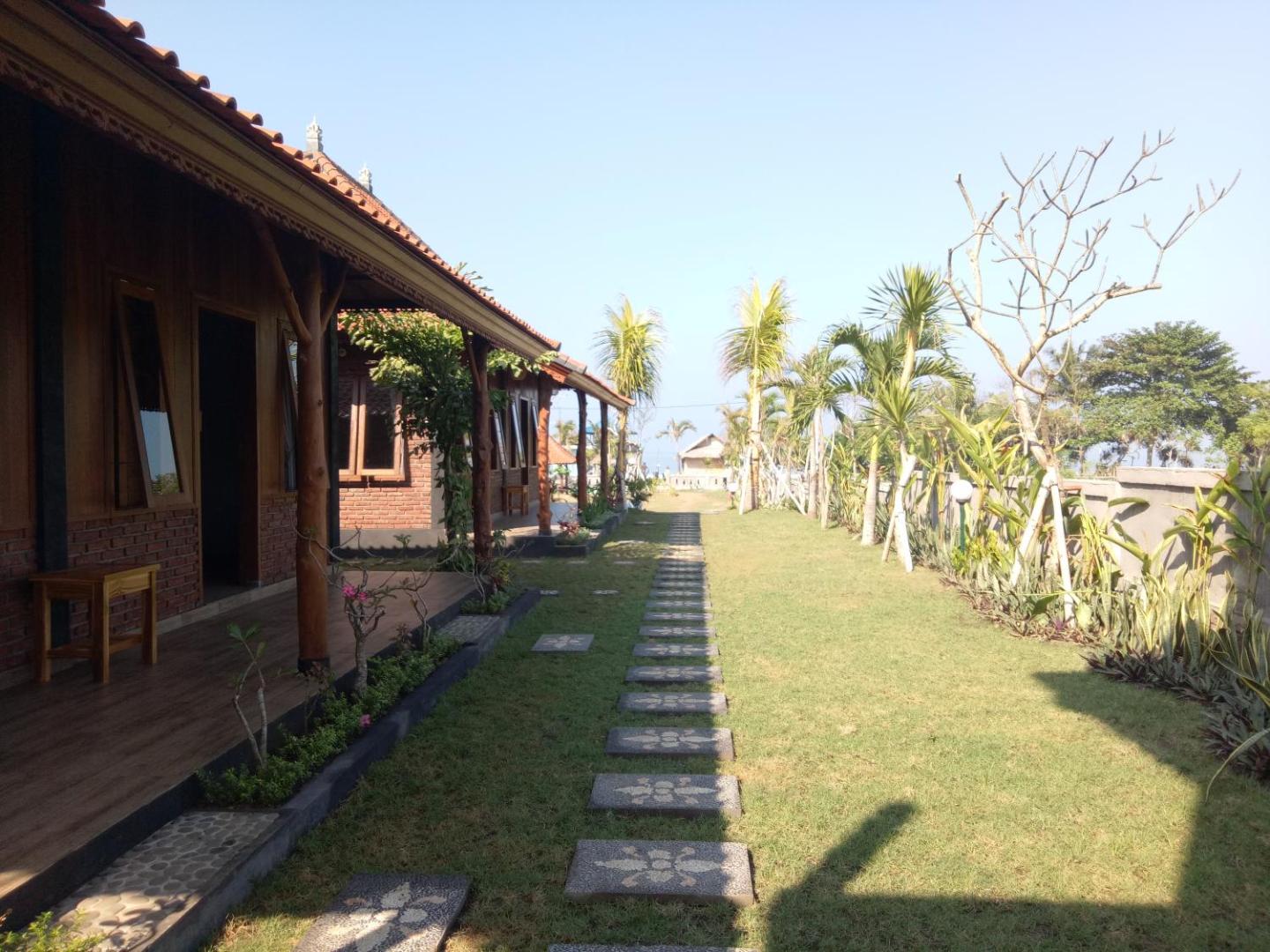 Emir Surfcamp