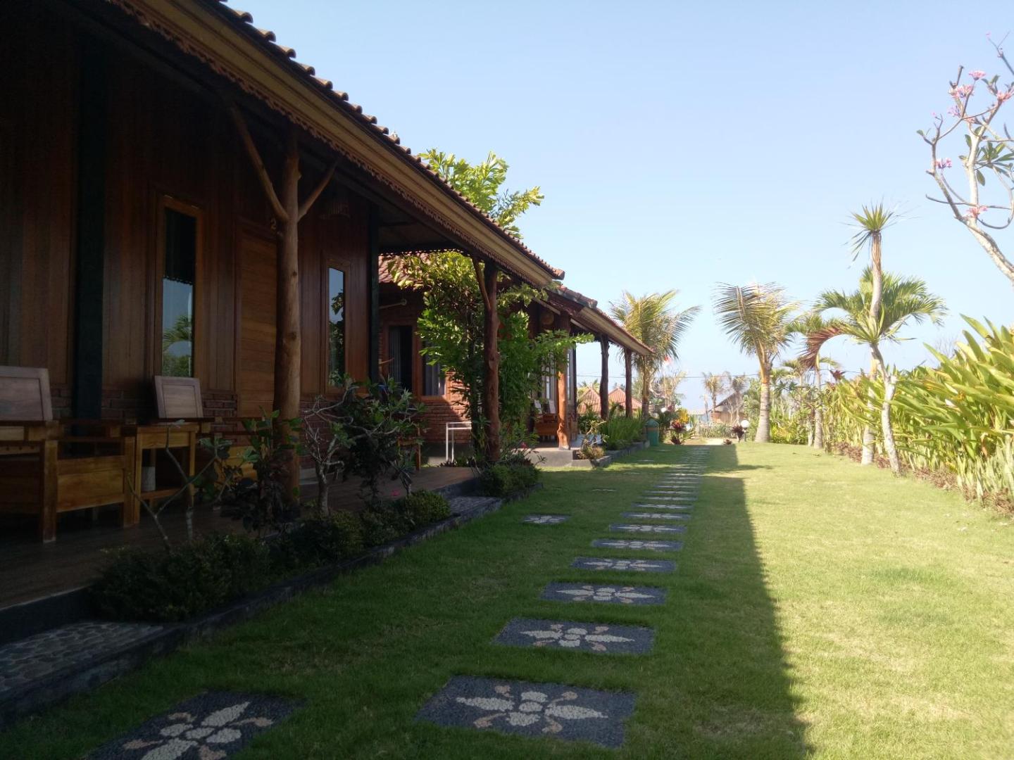Emir Surfcamp