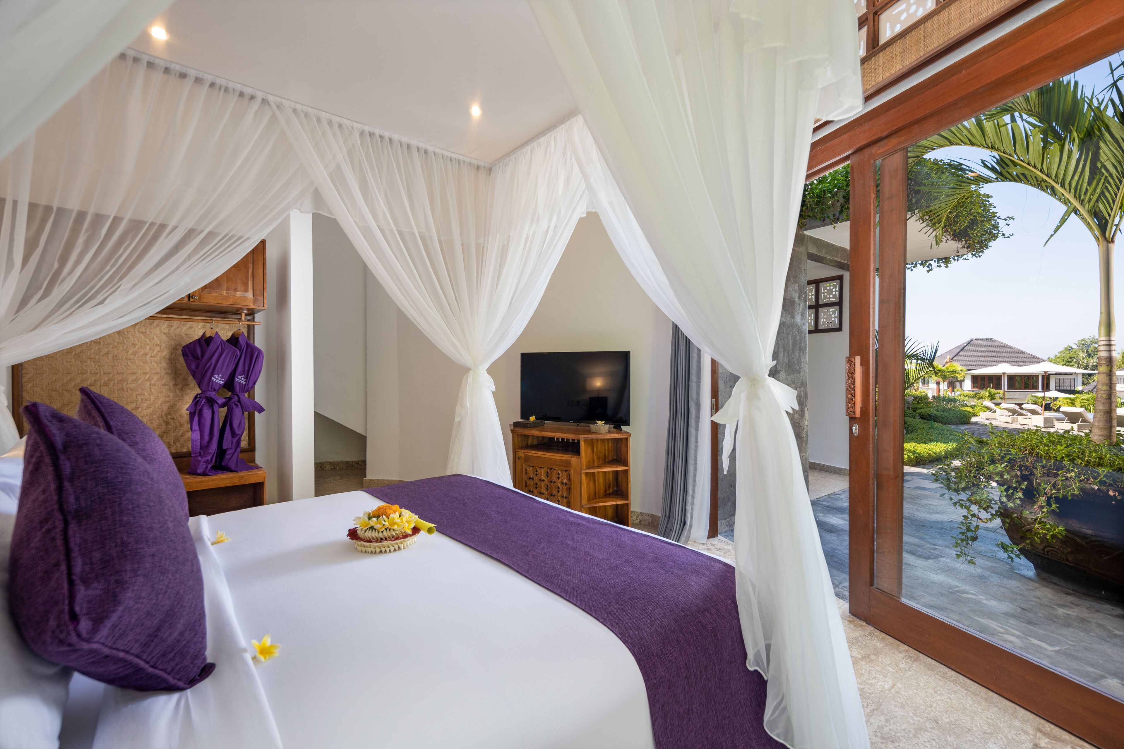 Swan Paradise a Pramana Experience