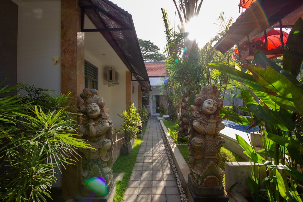 Bali Komang Guest House