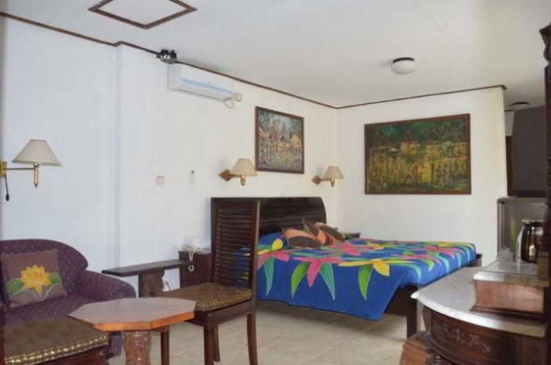 Gazebo Beach Hotel
