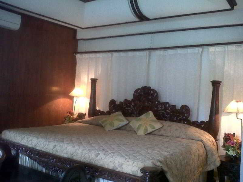 Gazebo Beach Hotel