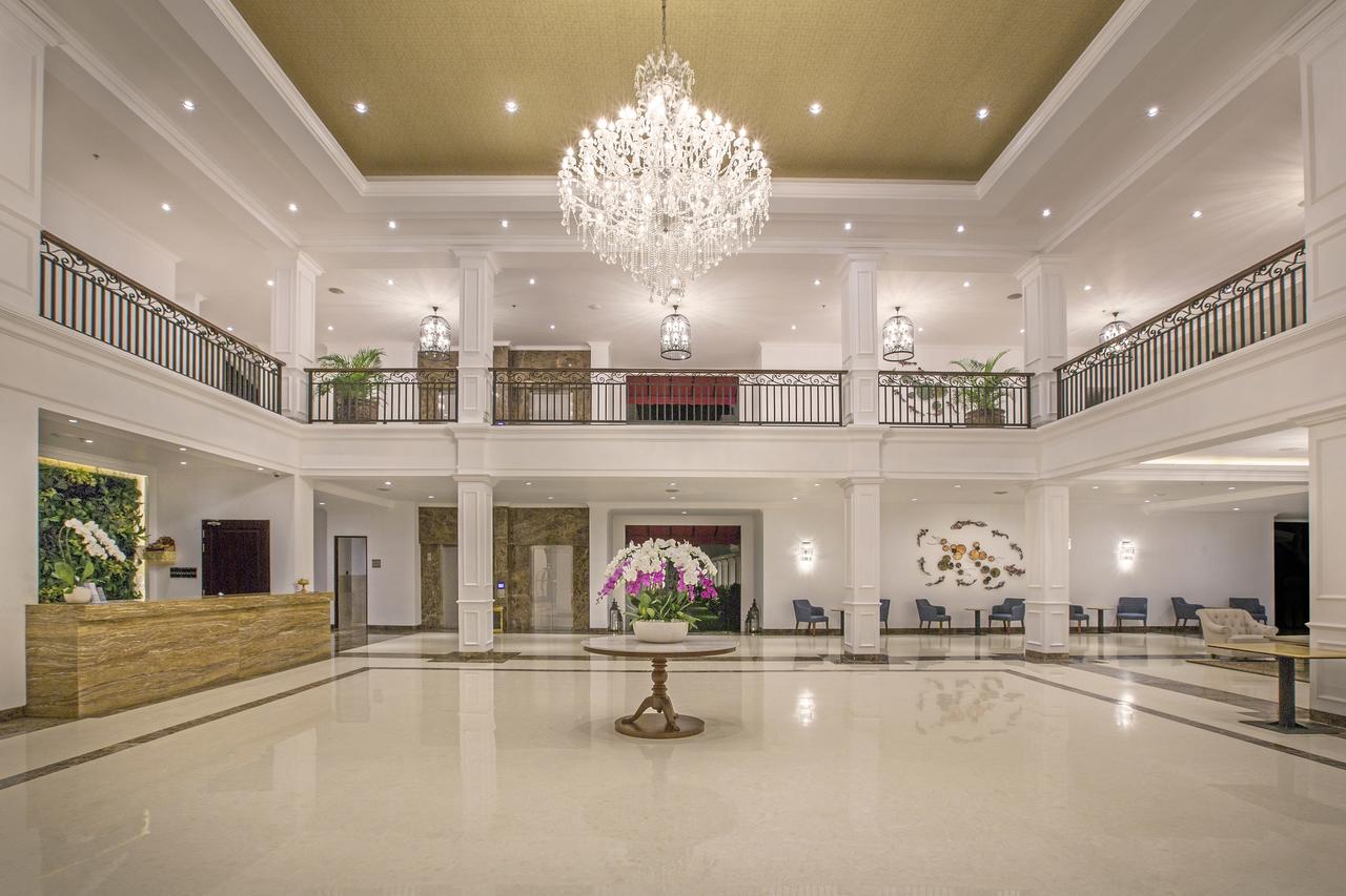 Grand Palace Hotel