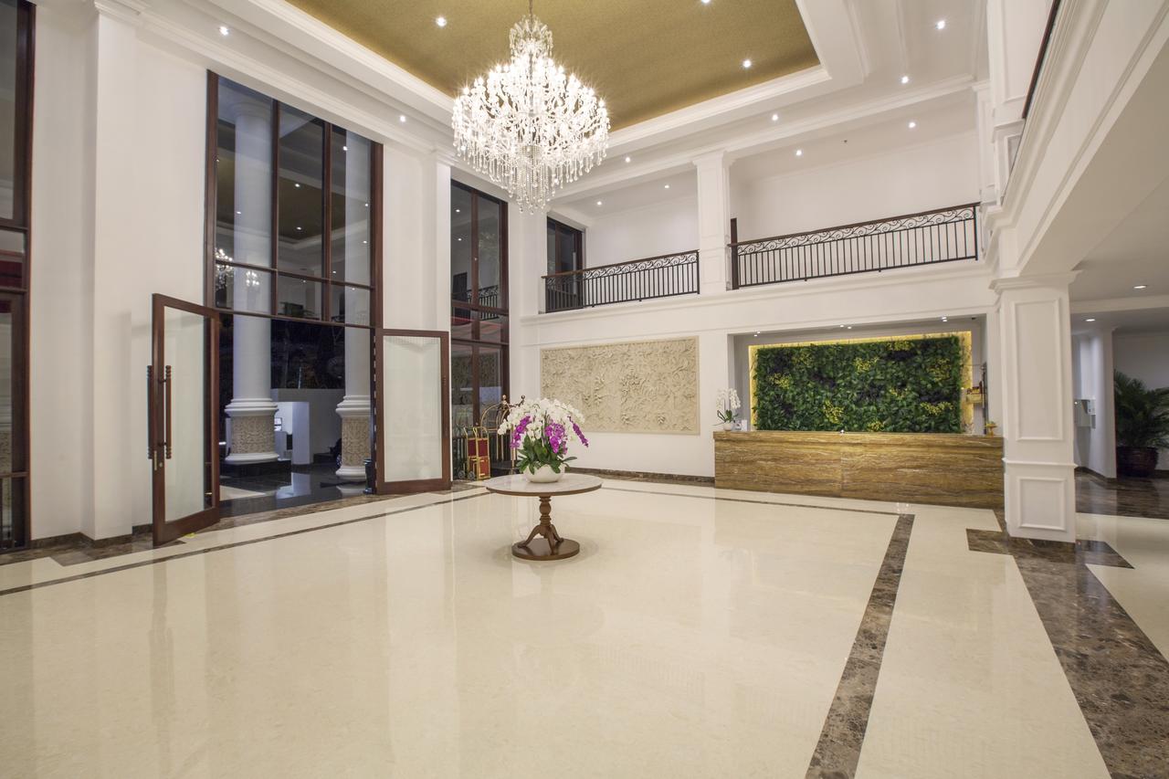 Grand Palace Hotel