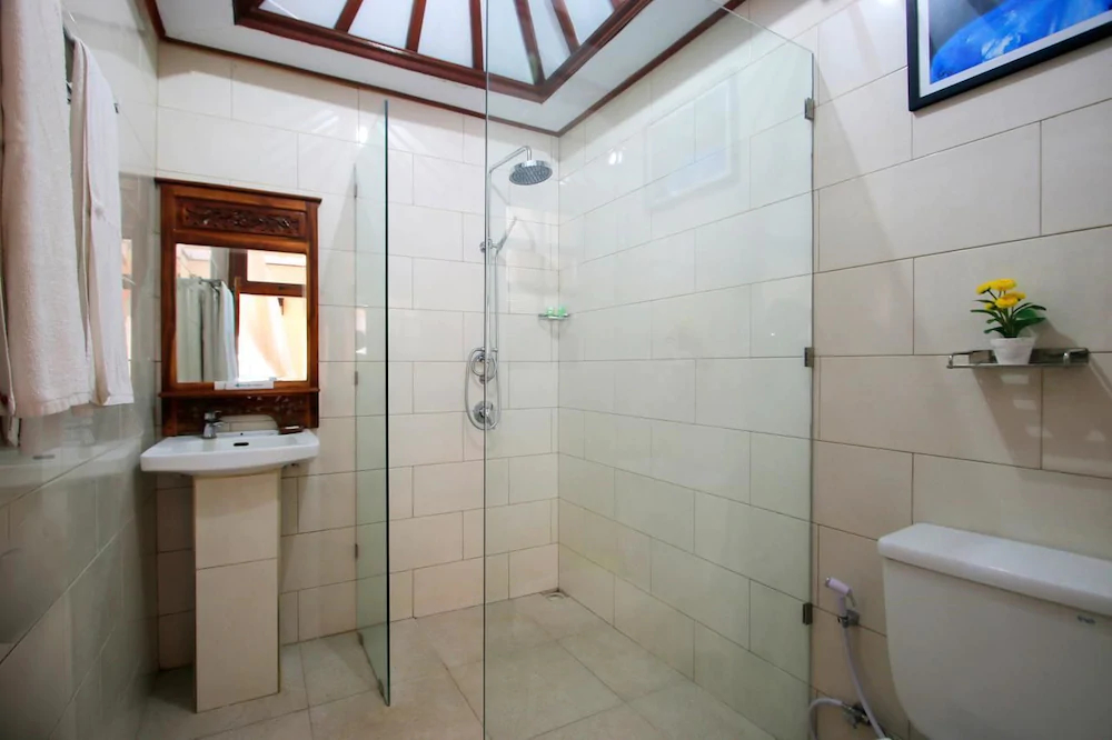Hotel Jati and Home Stay