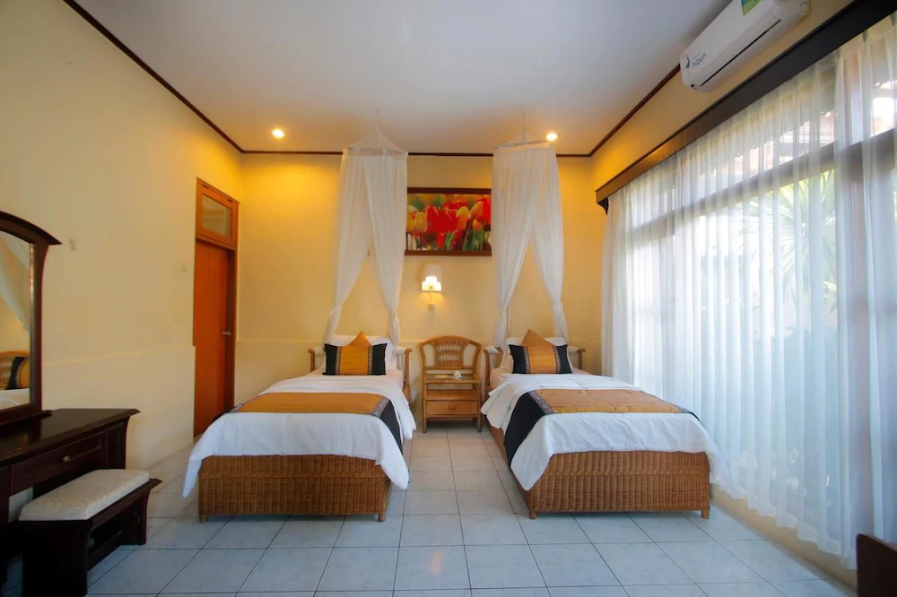 Hotel Jati and Home Stay