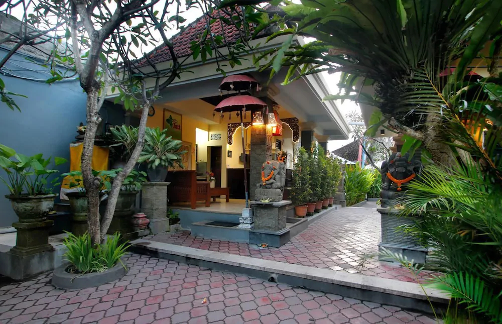 Hotel Jati and Home Stay