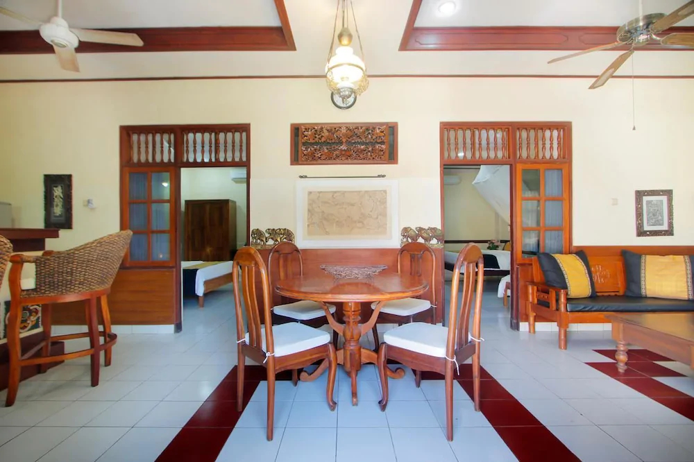 Hotel Jati and Home Stay