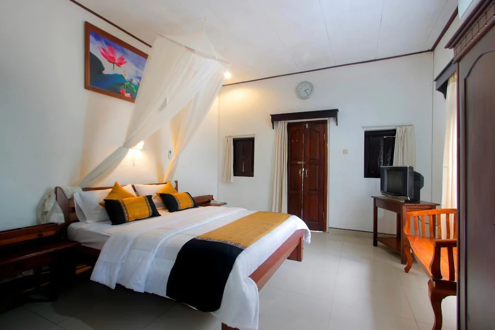 Hotel Jati and Home Stay