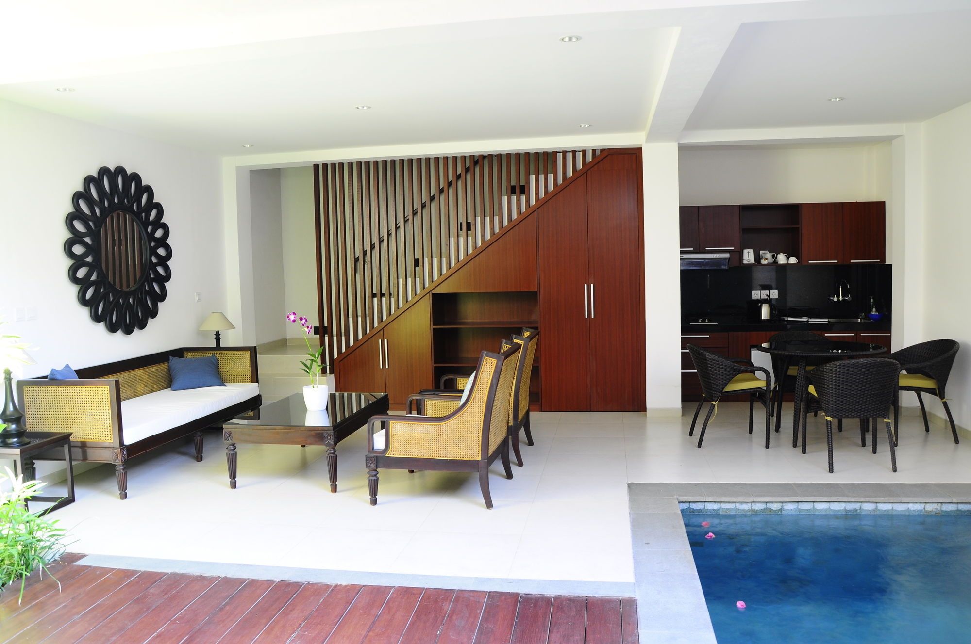 Puri Mesari Suites