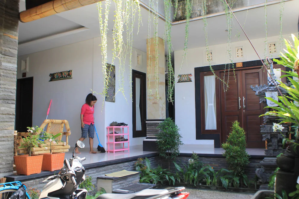 Suwardika Homestay & Dormitory