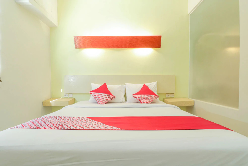 The Sunrise by OYO Rooms