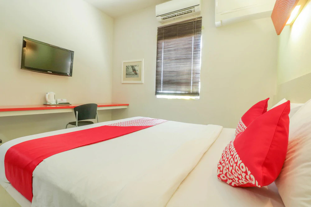 The Sunrise by OYO Rooms
