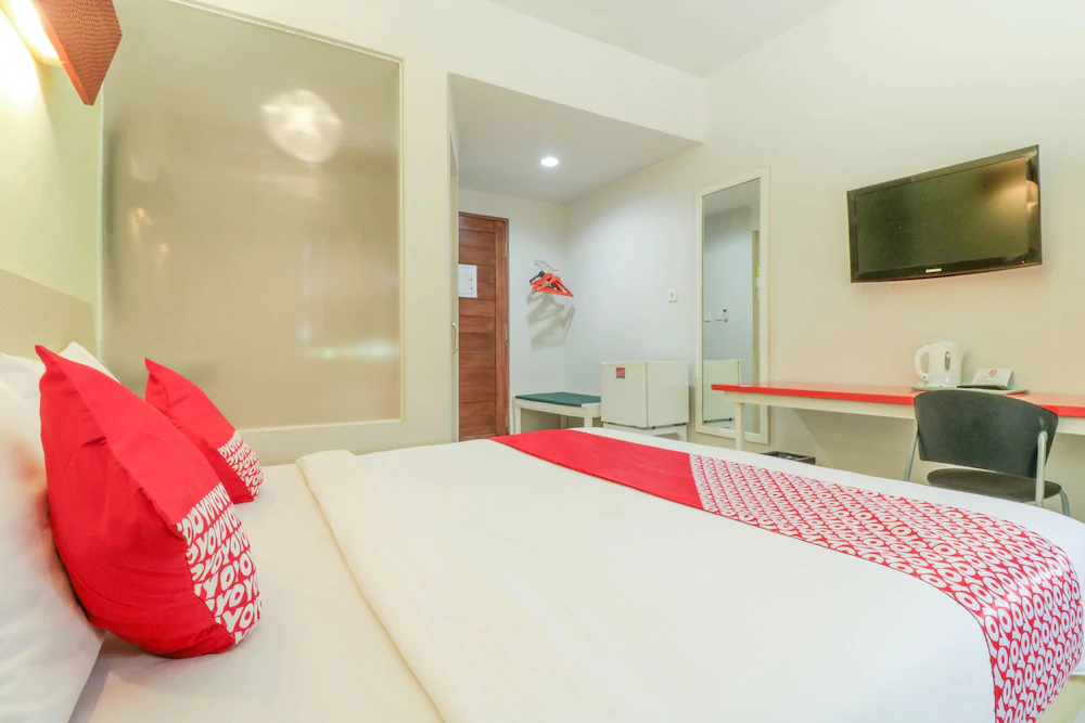 The Sunrise by OYO Rooms