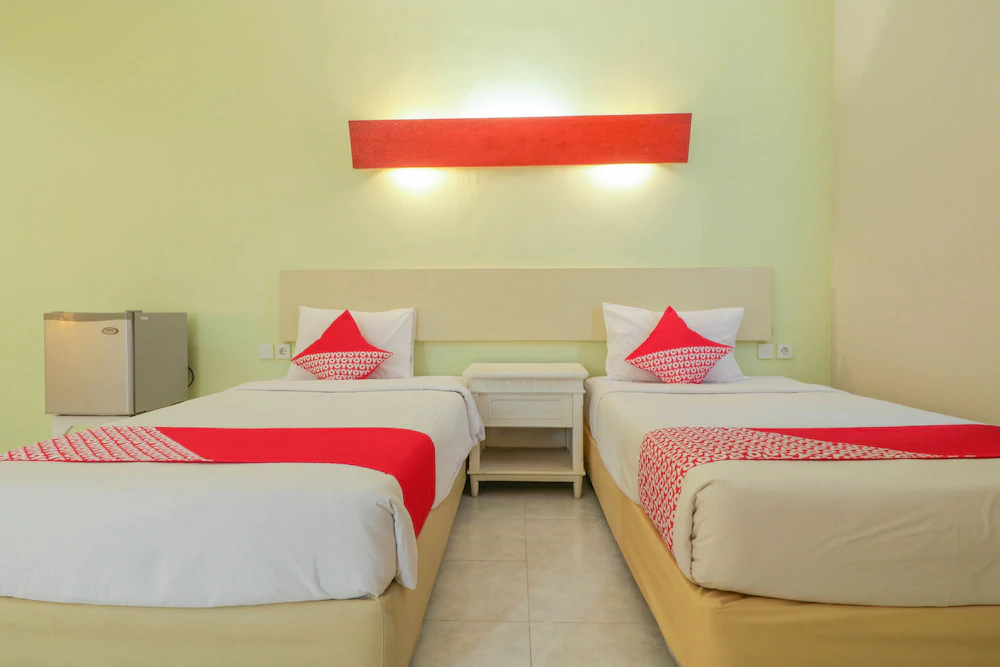 The Sunrise by OYO Rooms