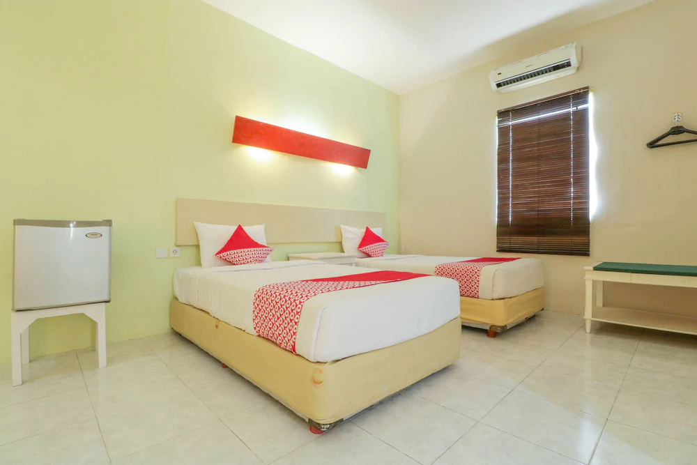 The Sunrise by OYO Rooms