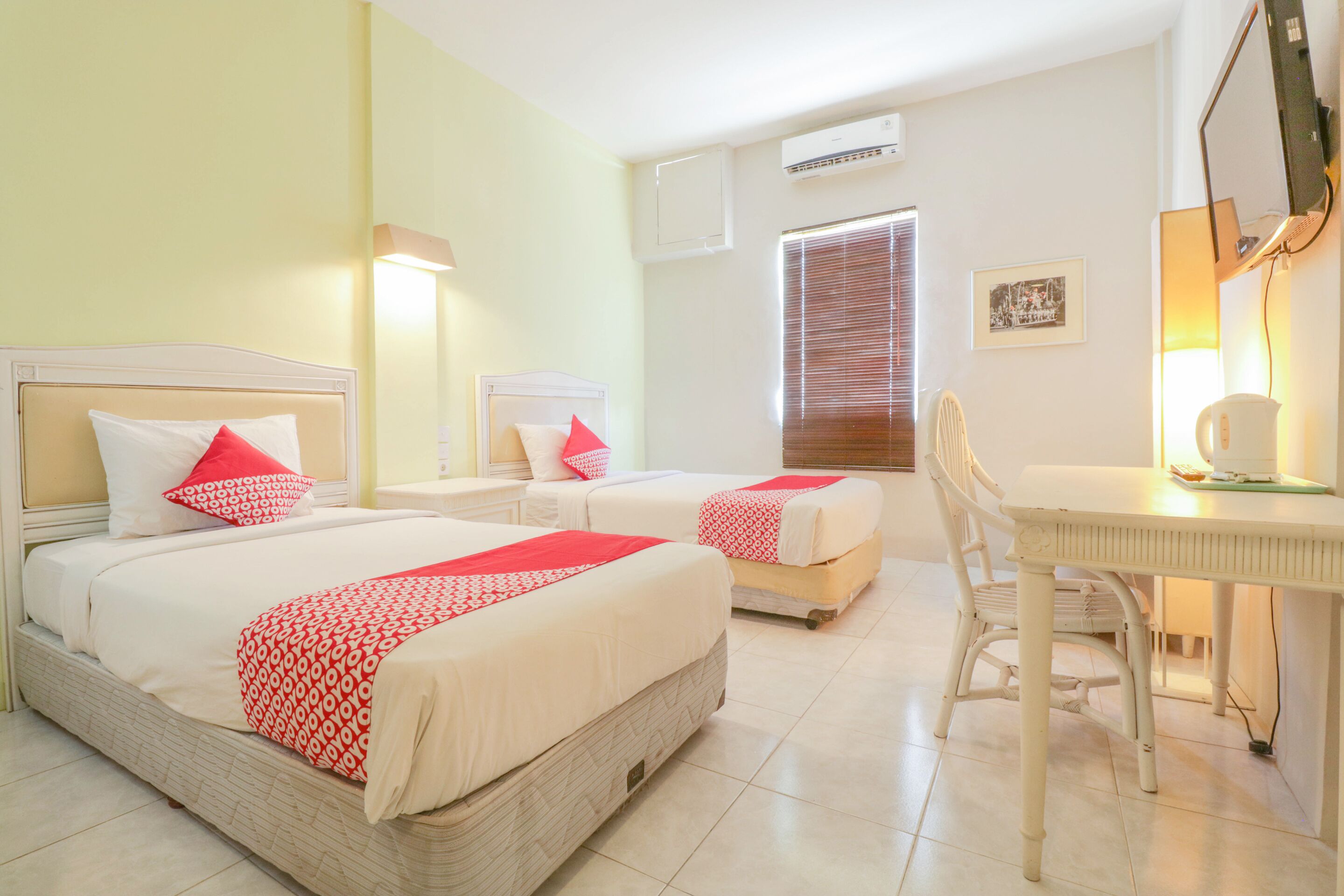 The Sunrise by OYO Rooms