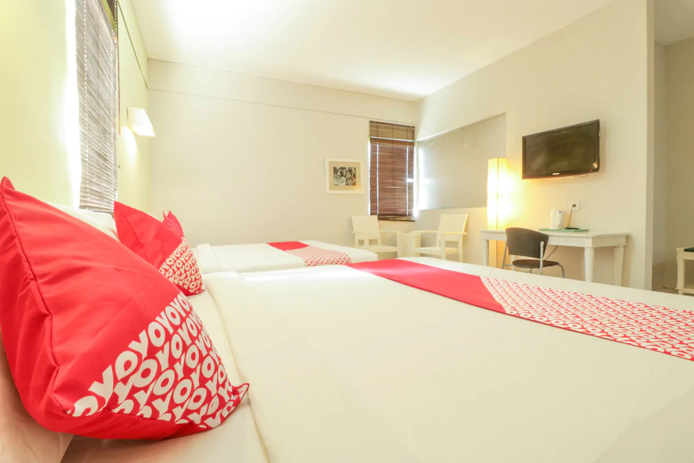 The Sunrise by OYO Rooms