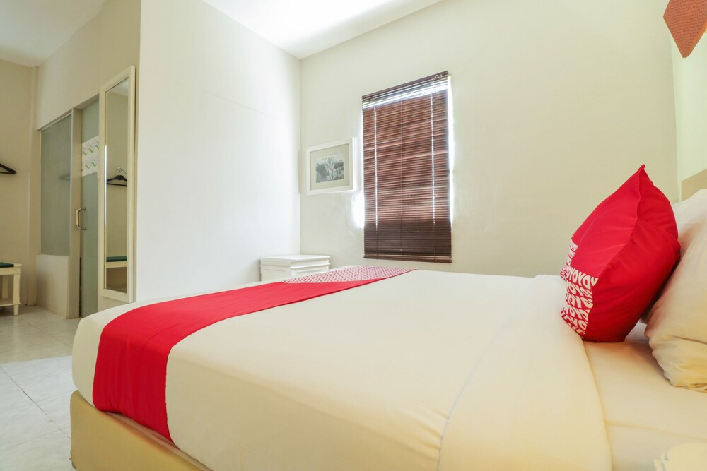 The Sunrise by OYO Rooms