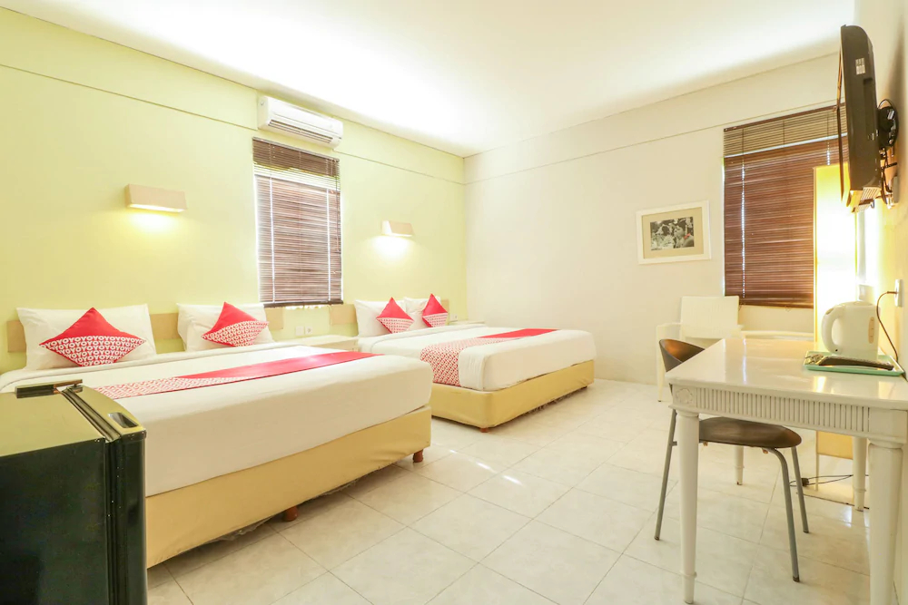 The Sunrise by OYO Rooms