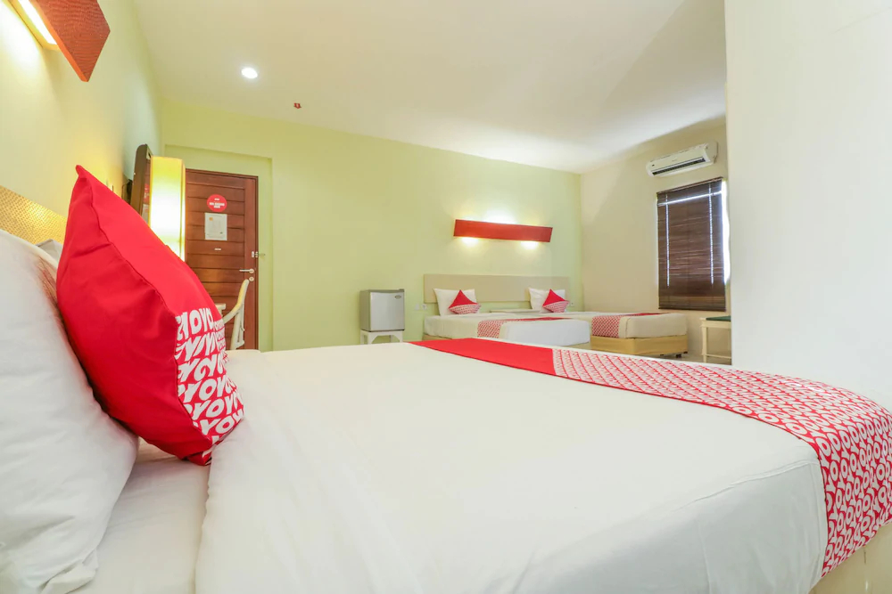 The Sunrise by OYO Rooms