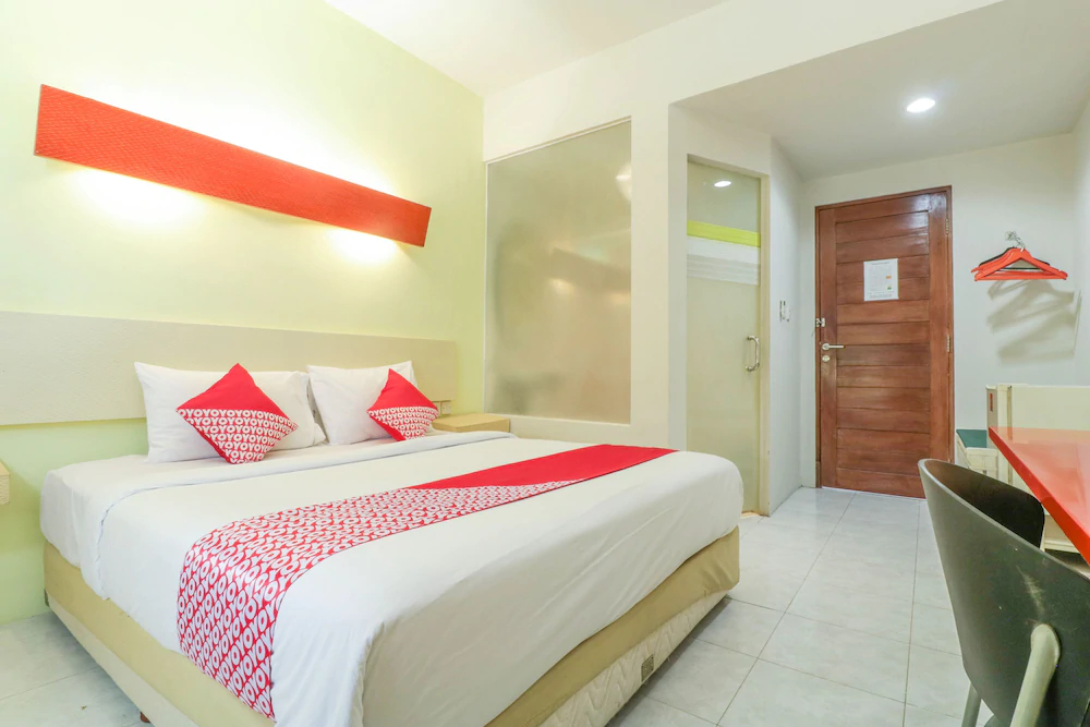 The Sunrise by OYO Rooms