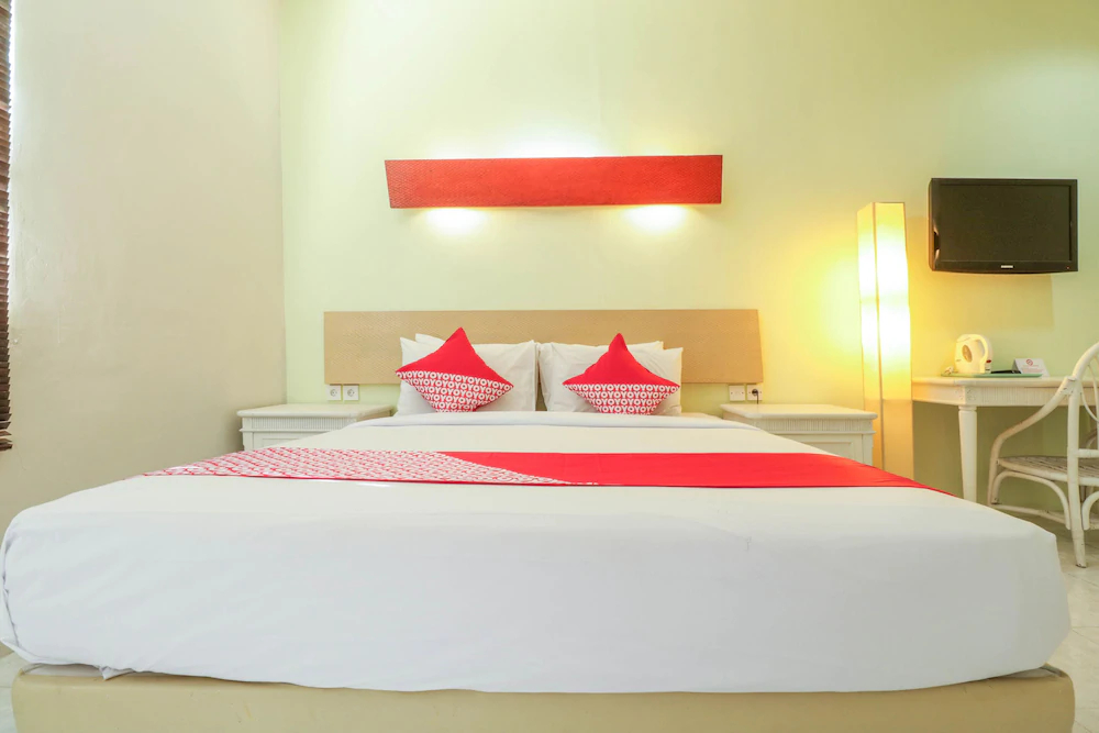 The Sunrise by OYO Rooms