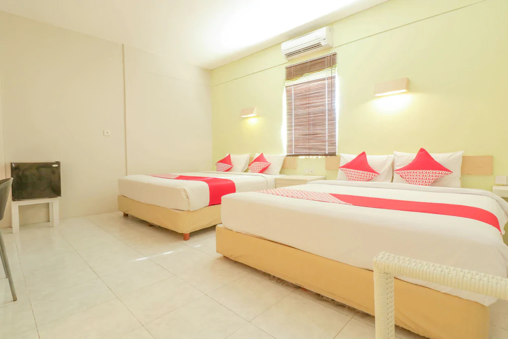 The Sunrise by OYO Rooms