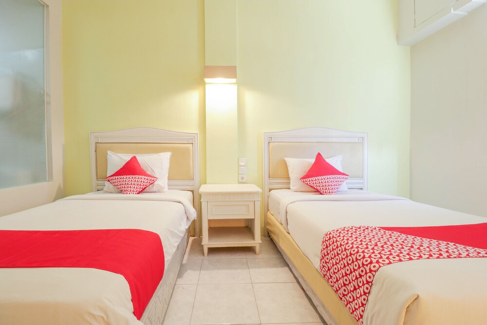 The Sunrise by OYO Rooms