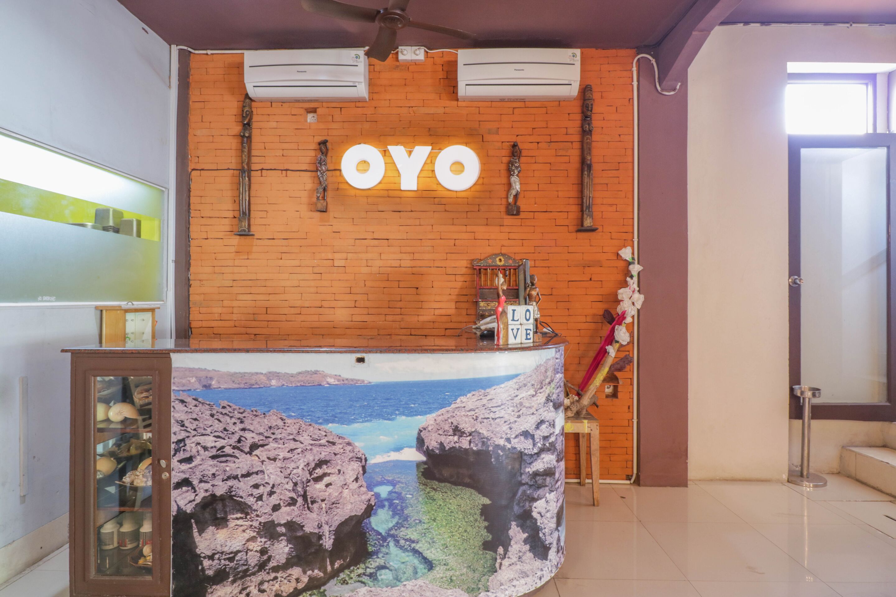 The Sunrise by OYO Rooms
