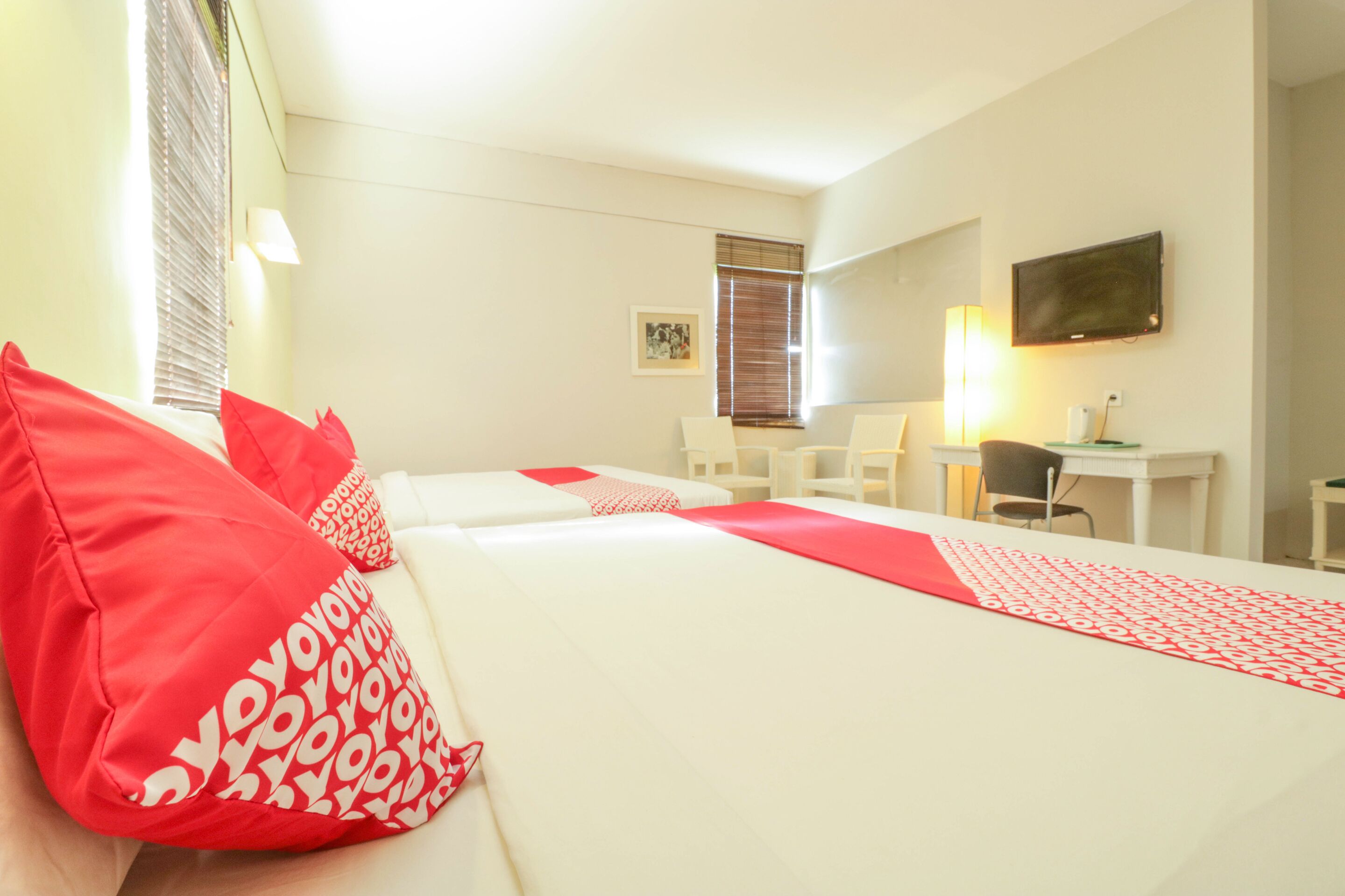 The Sunrise by OYO Rooms