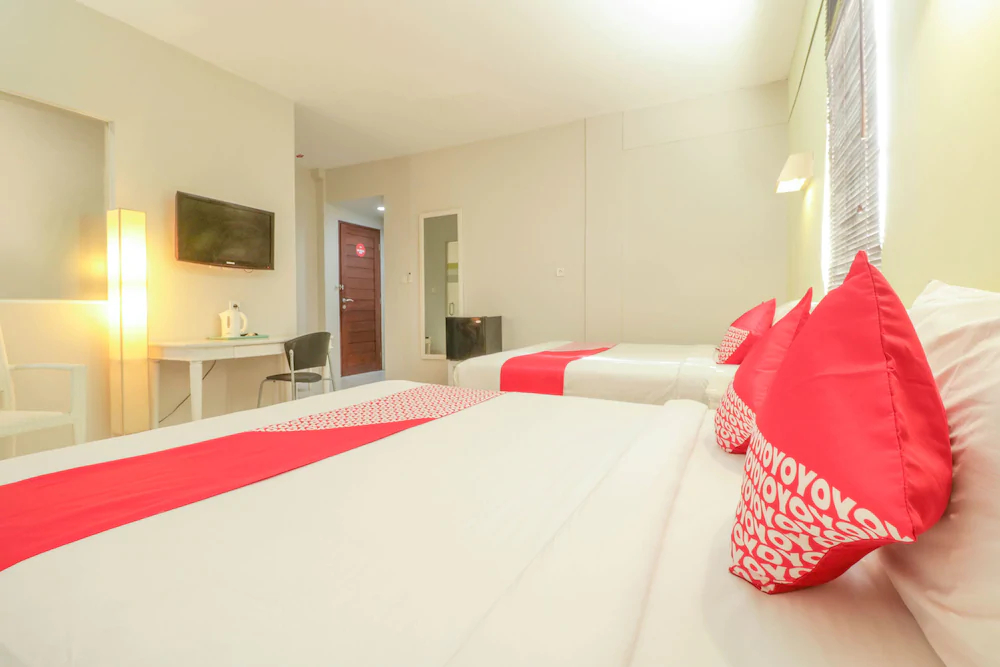 The Sunrise by OYO Rooms
