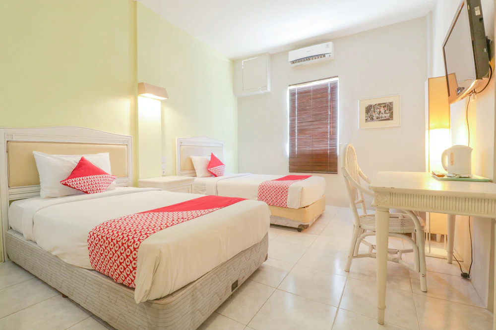 The Sunrise by OYO Rooms